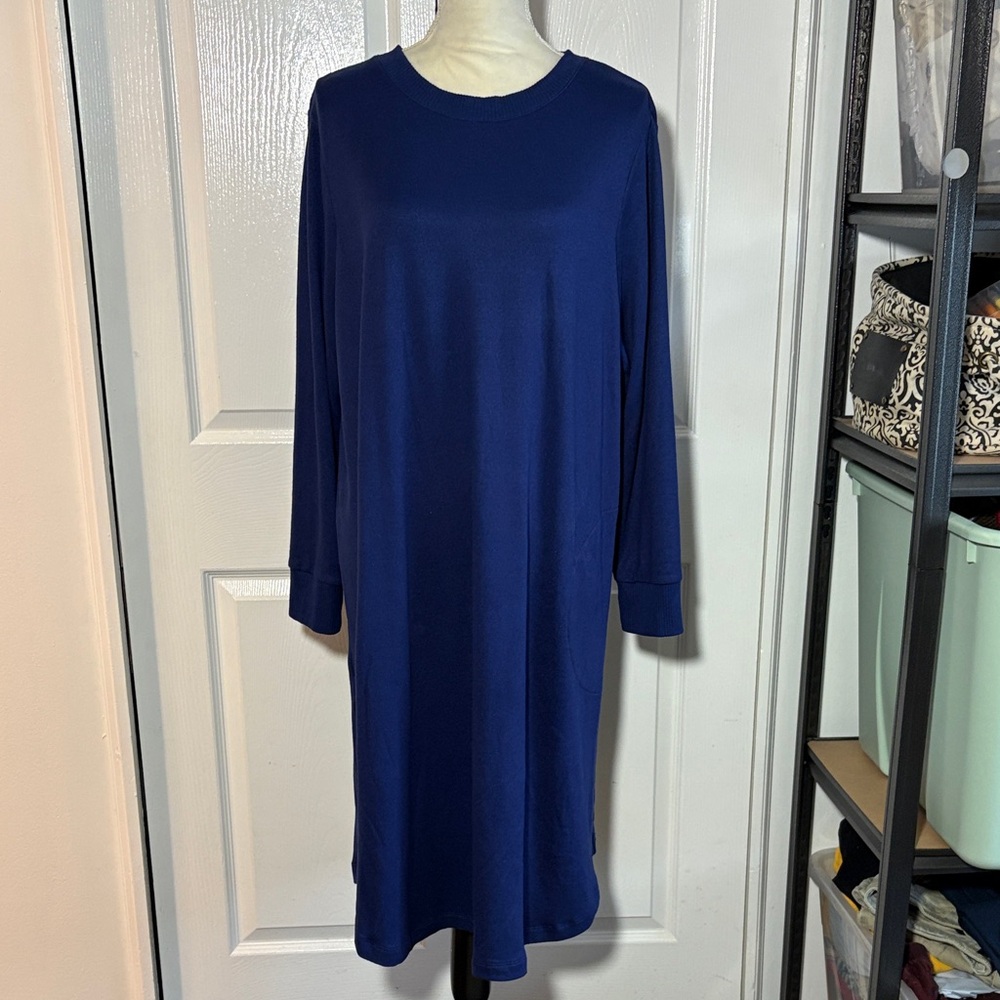 Stan Herman soft light knit lounging dress with pockets. Size L